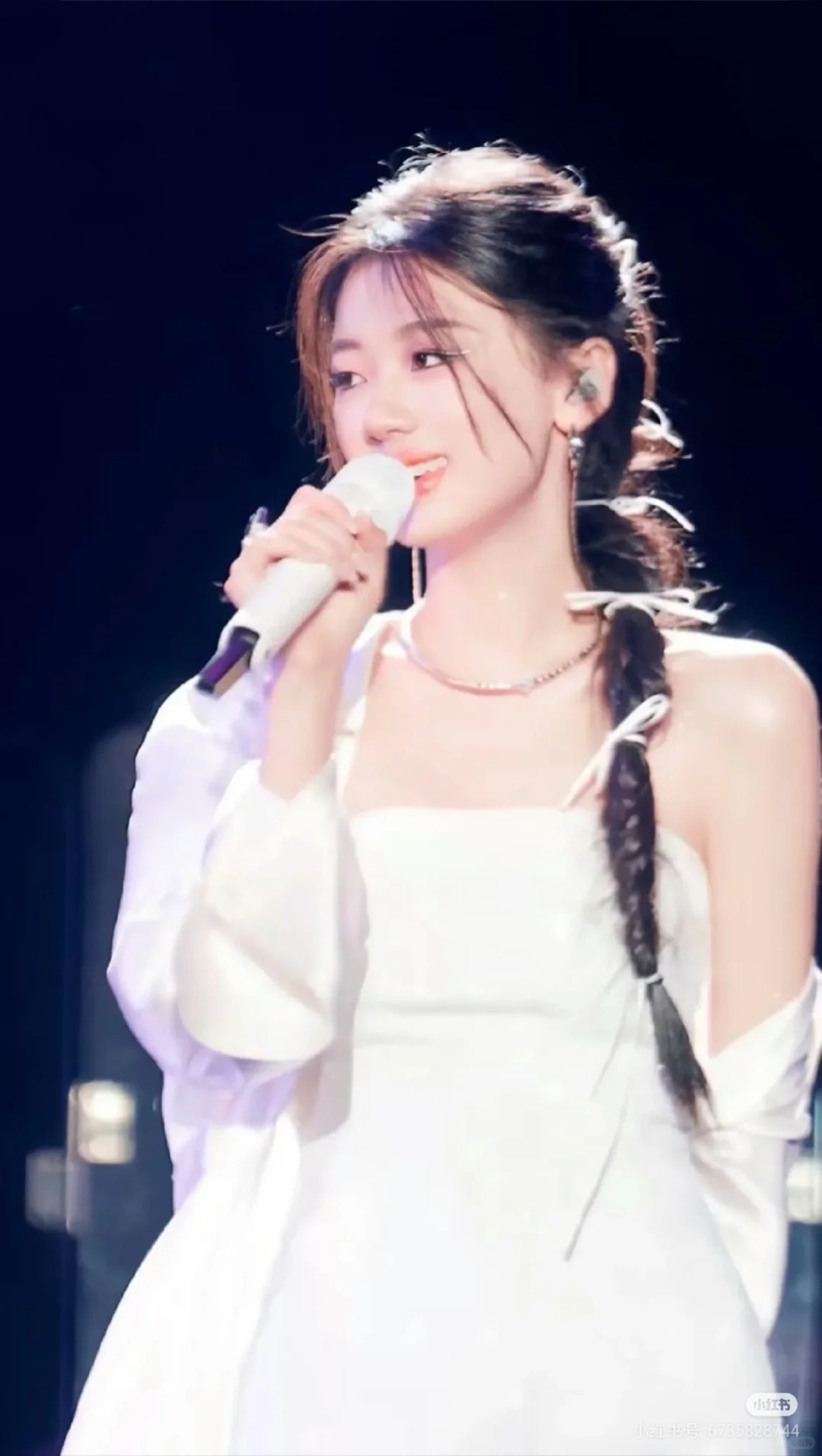 她是怎么做到才华与美貌并存的啊！！绝美