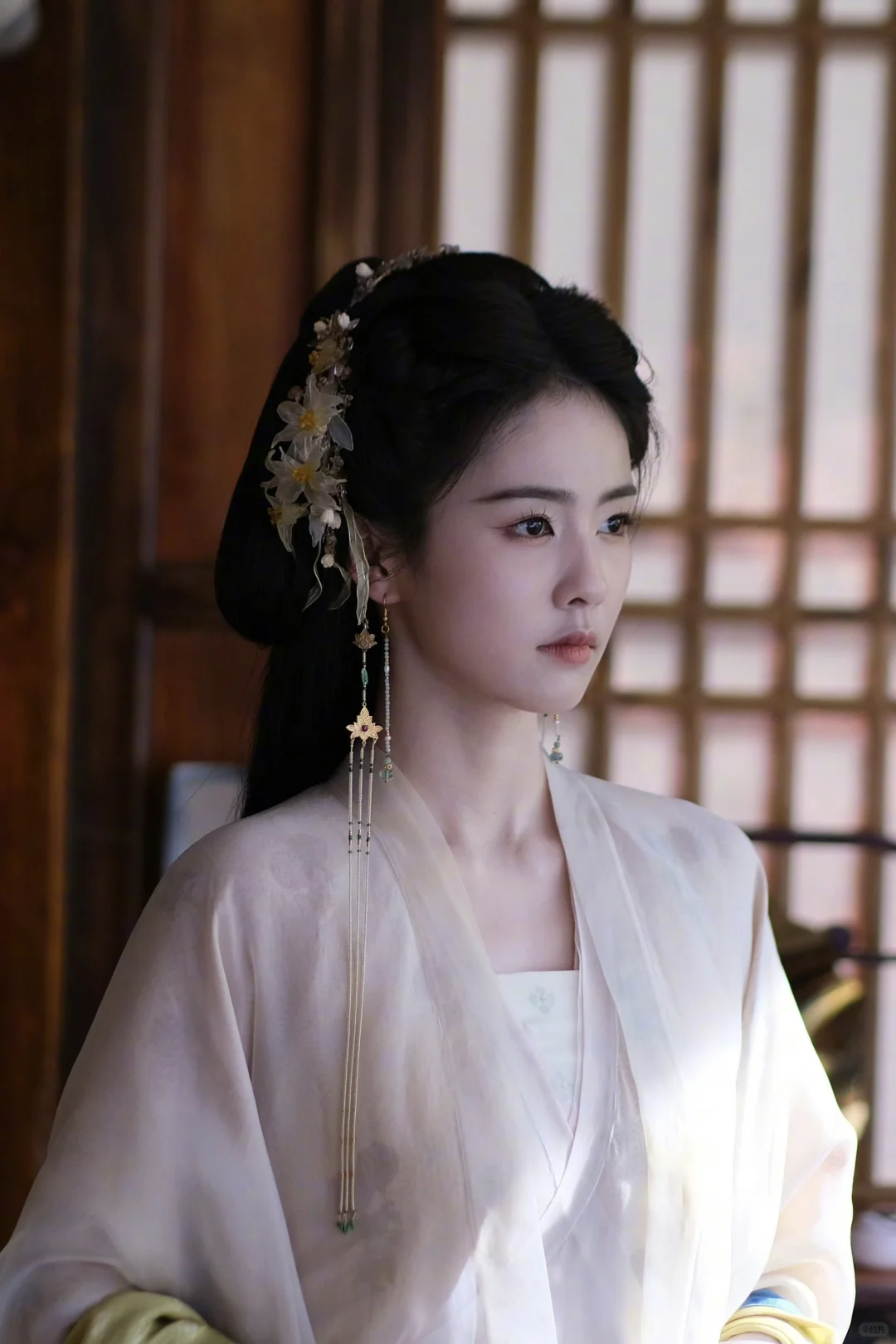 临江仙｜花如月浅米色纱裙妆造