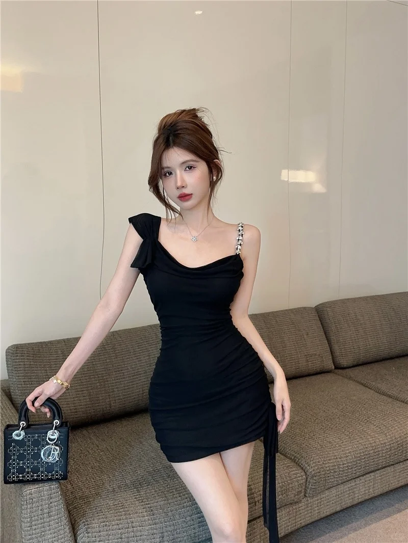 风情万种，低调却不失霸气，女人就该这样。