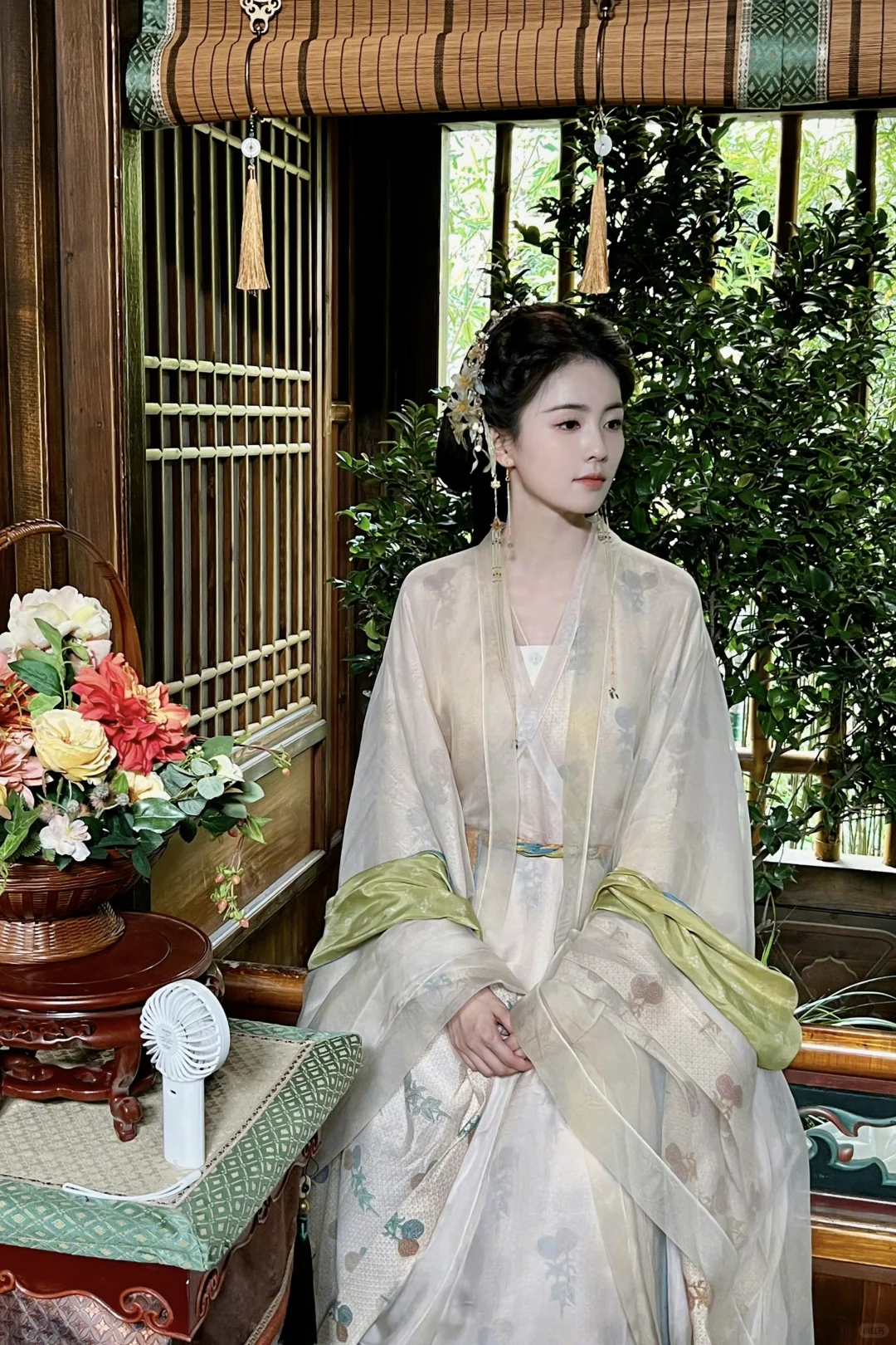 临江仙｜花如月浅米色纱裙妆造