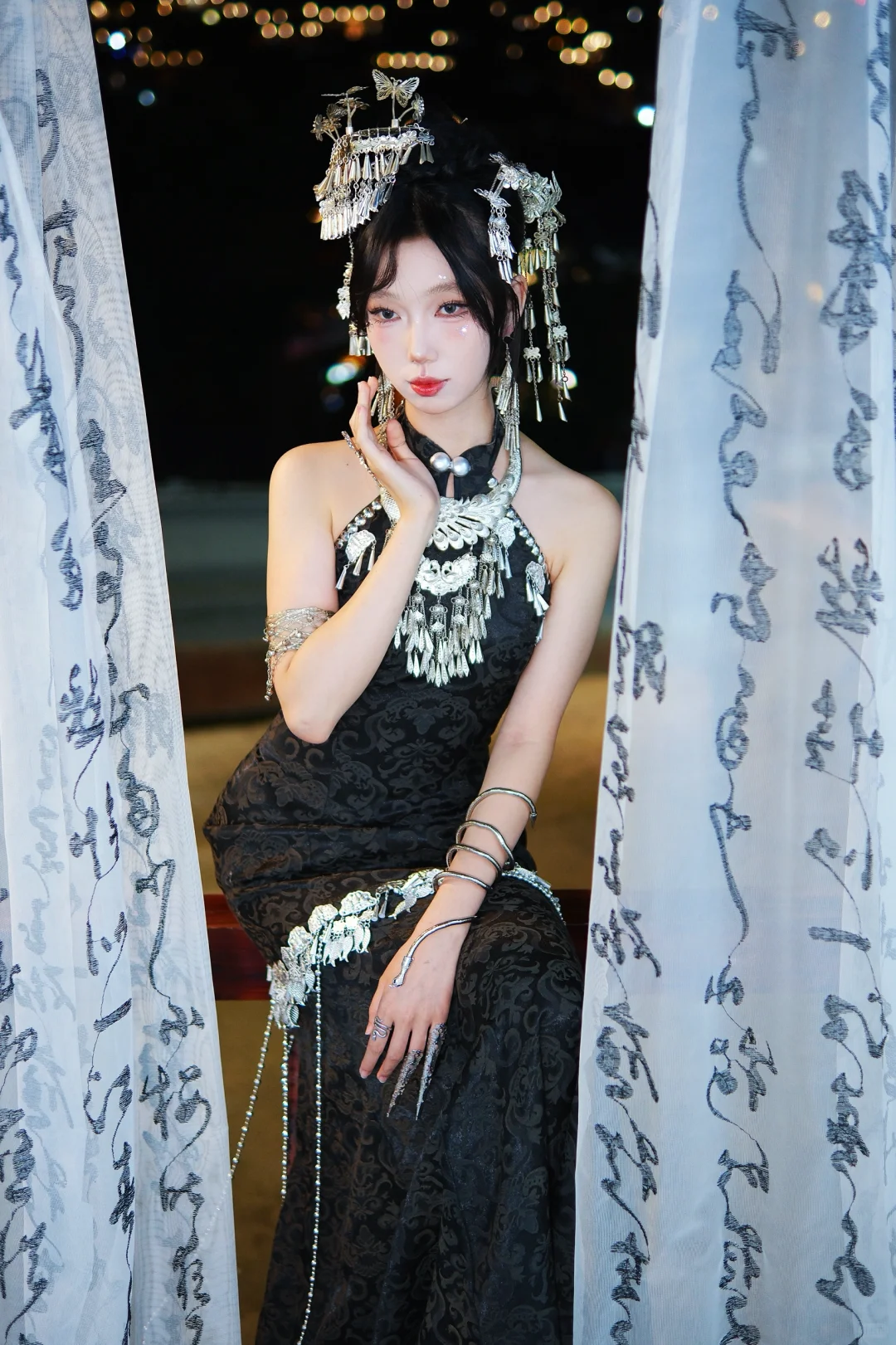 会下蛊的黑曼巴蛇女