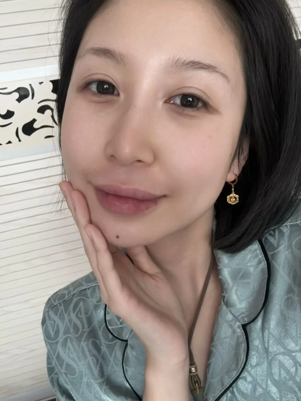 此女素颜状态已然无敌