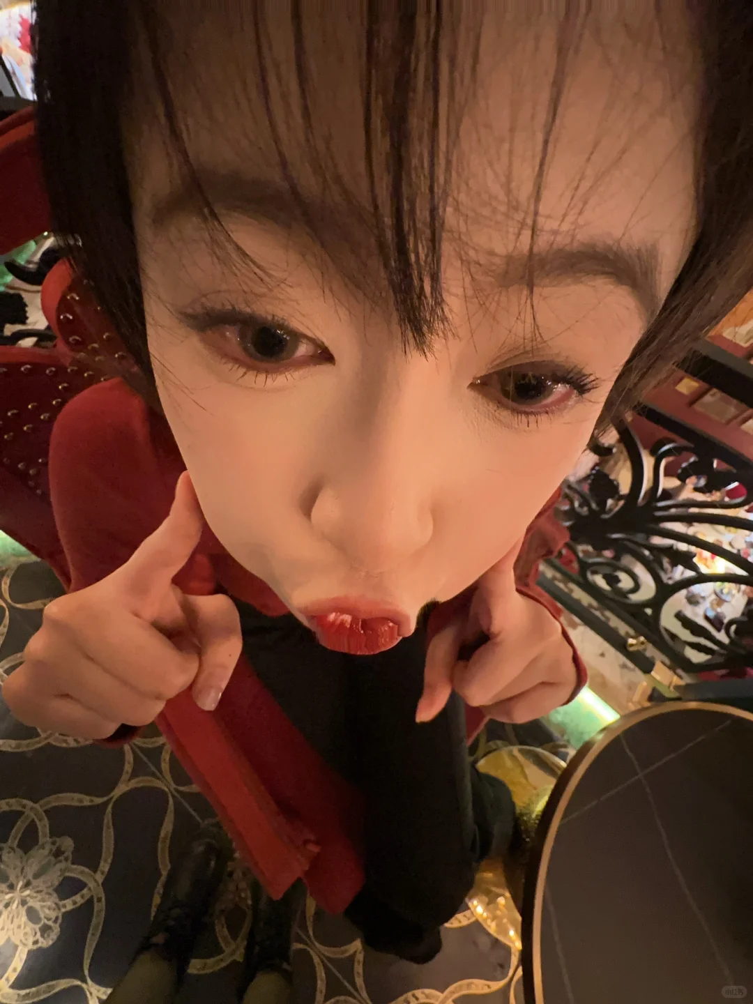 来美女们都跟我嘴一个
