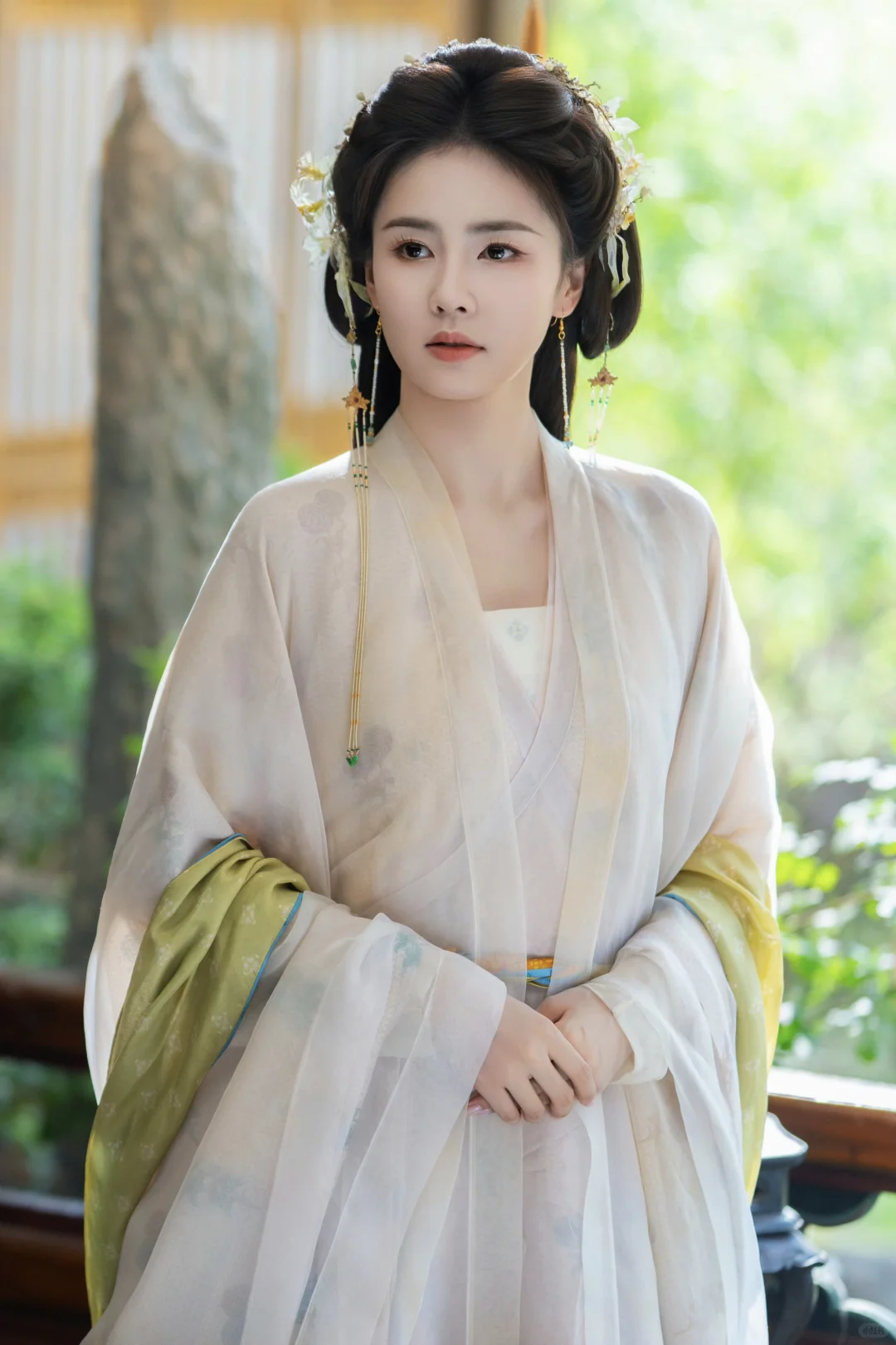 临江仙｜花如月浅米色纱裙妆造