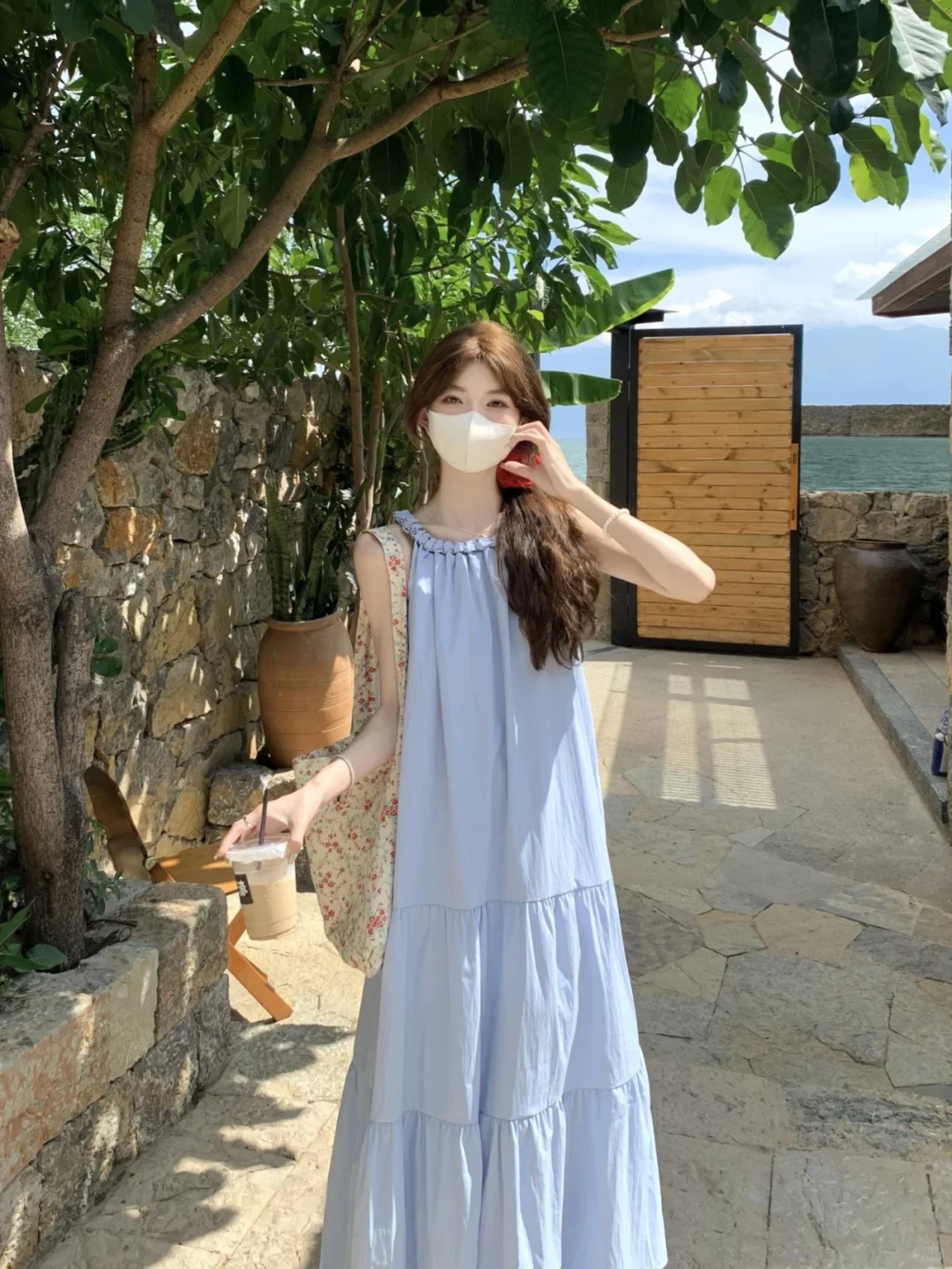 法式甜美蓝色挂脖吊带连衣裙女夏慵懒休闲宽