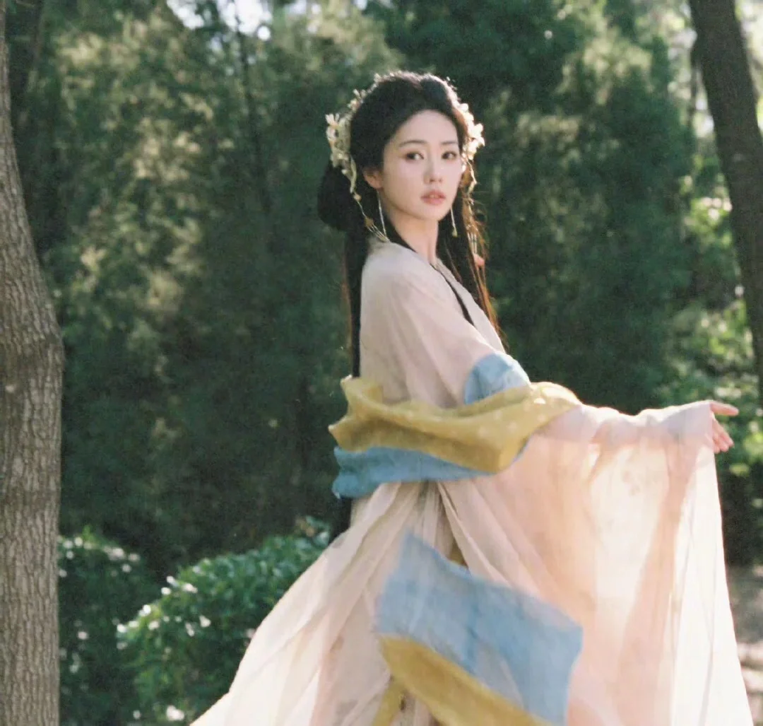 『小仙女🧚‍♀️花如月』