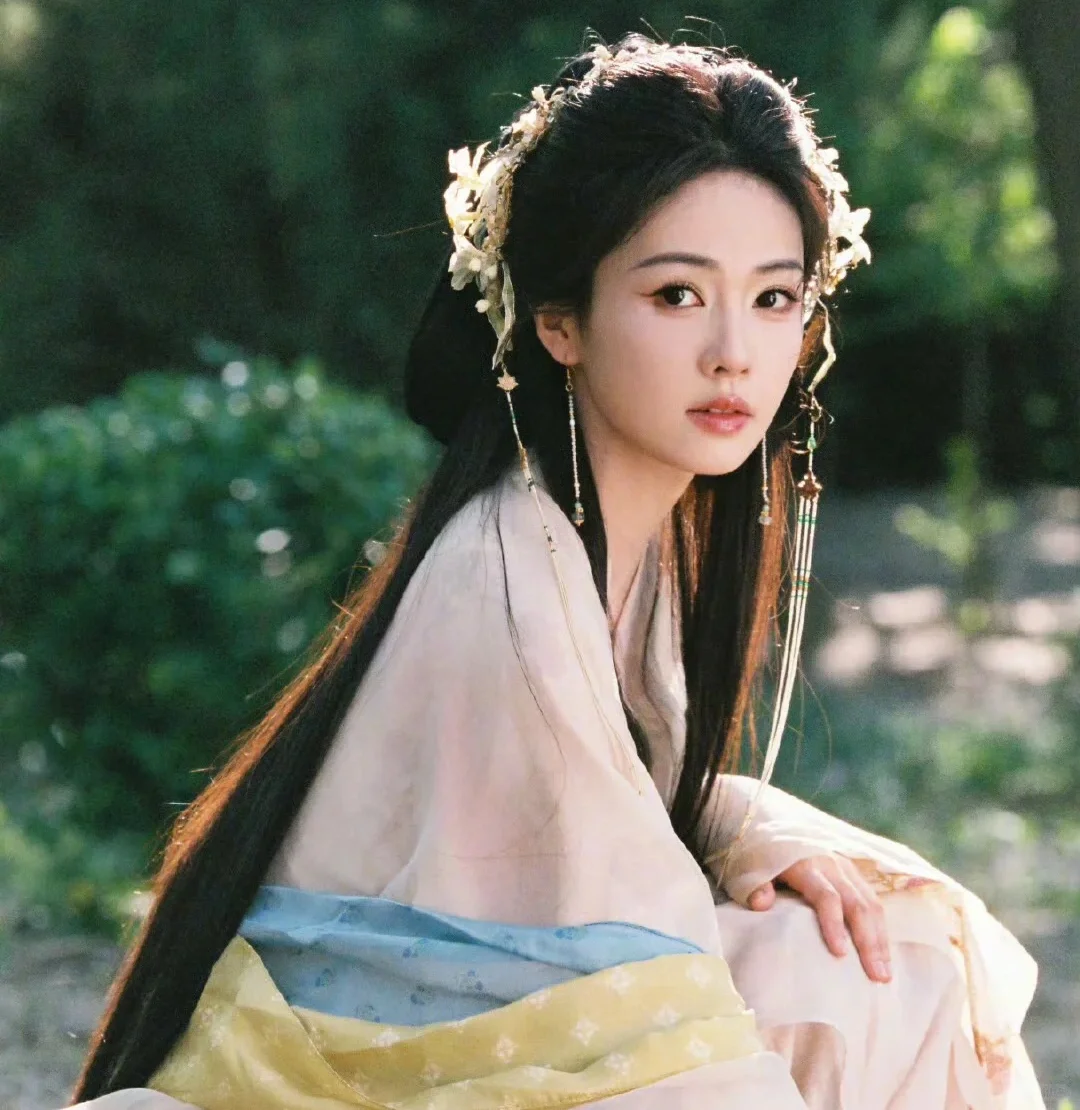 『小仙女🧚‍♀️花如月』