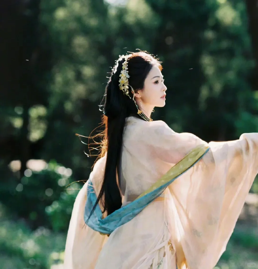 『小仙女🧚‍♀️花如月』