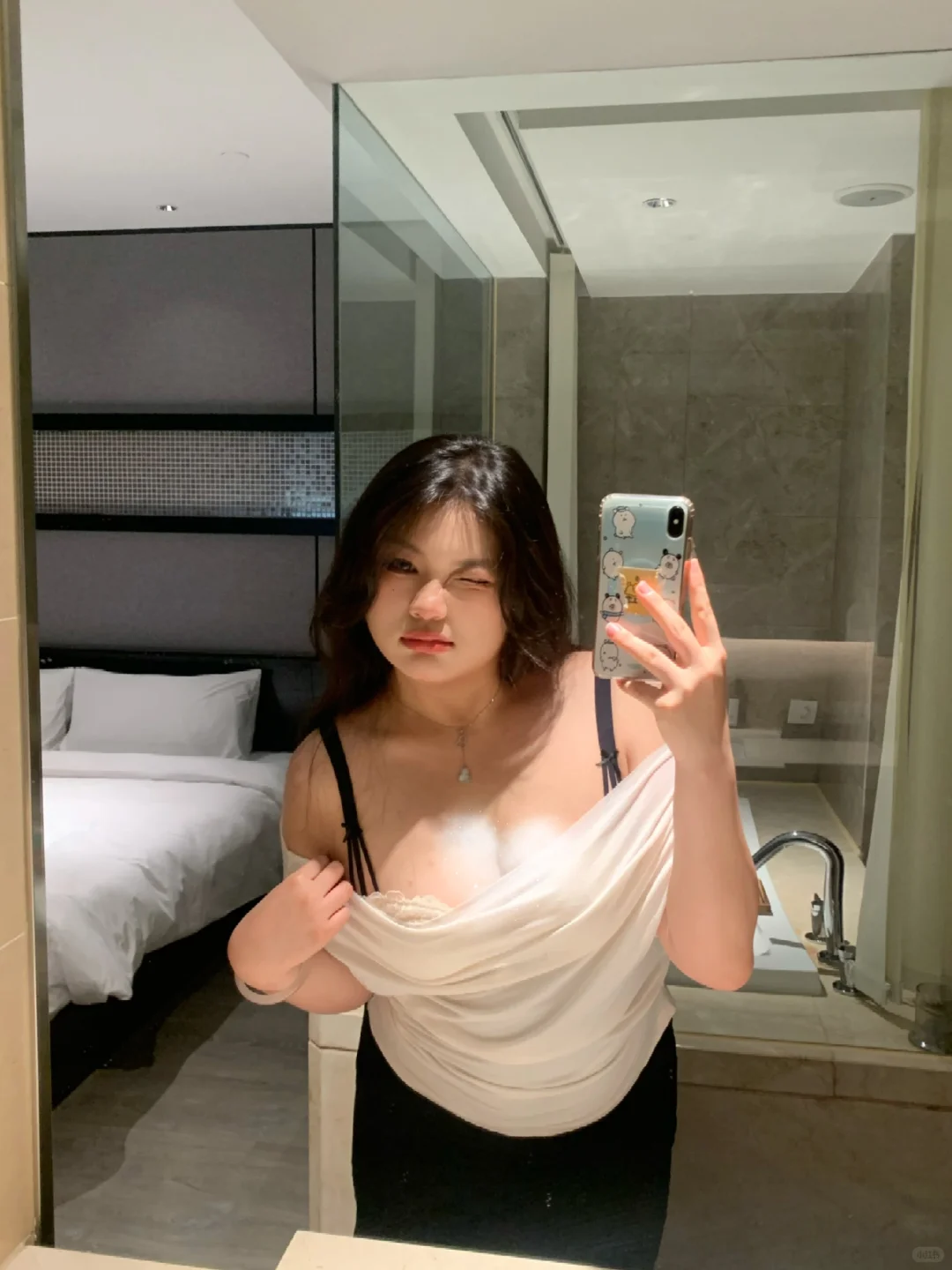 美哭😭！大胸女孩的颜值与身材密码