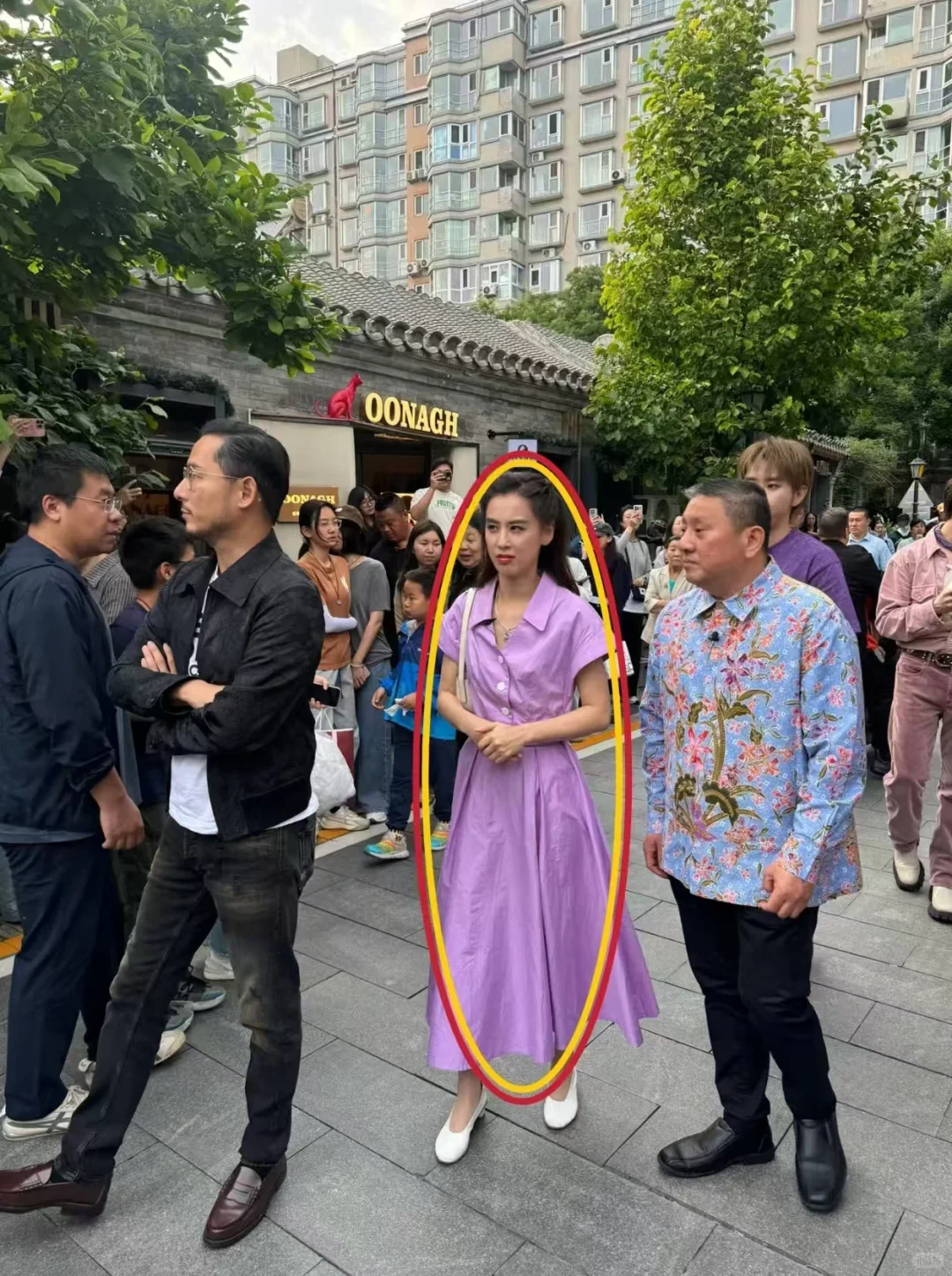 不是啊,镜头里她也没有那么漂亮吧。。。
