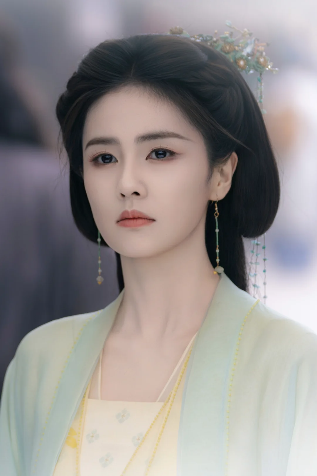 临江仙｜花如月浅色青衣妆造