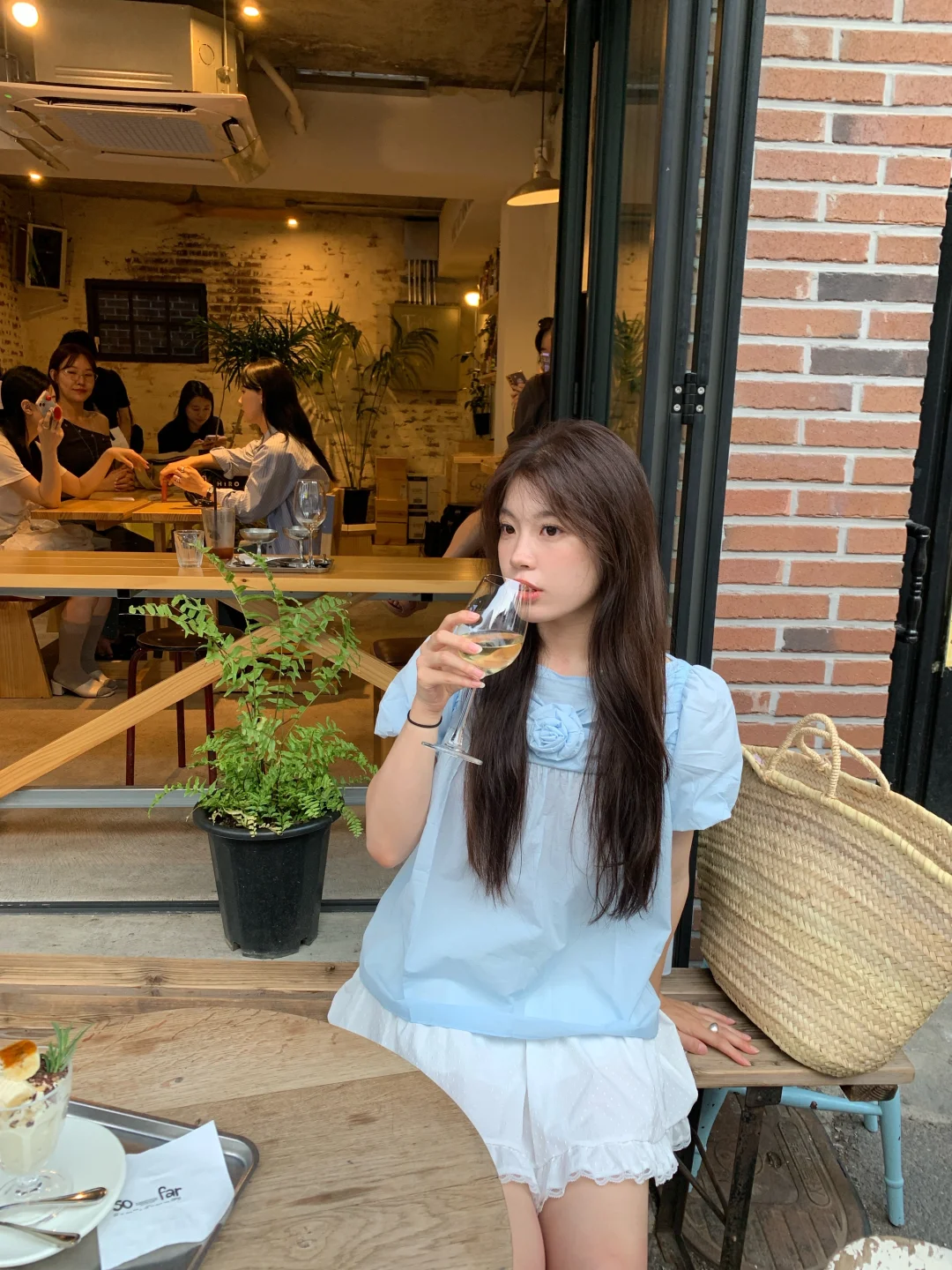 Yeee 今天是甜美韩女🩵咖啡店拍照