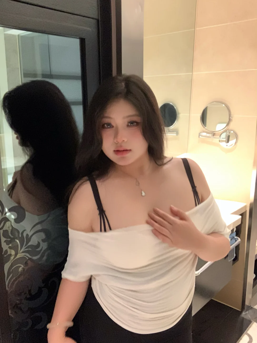 美哭😭！大胸女孩的颜值与身材密码