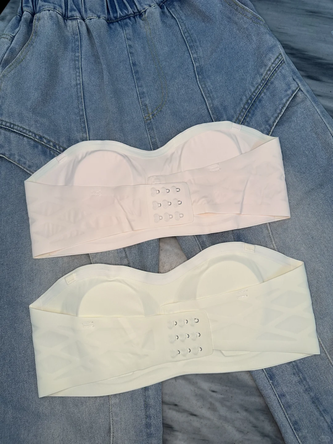 超轻薄的兔耳大胸显小无肩带！