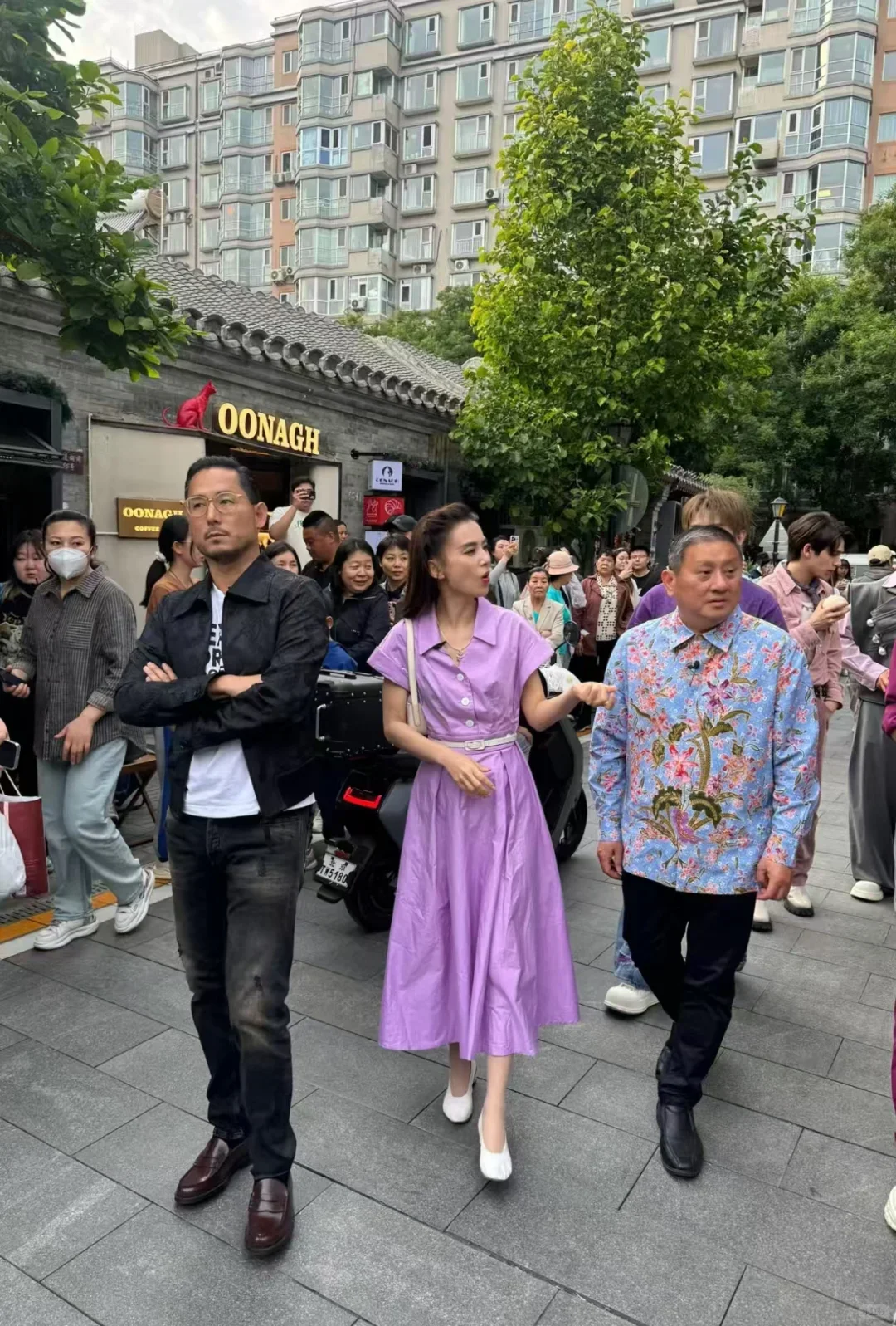 不是啊,镜头里她也没有那么漂亮吧。。。