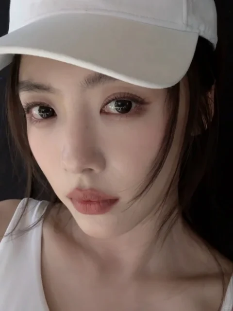 不是，文静这原相机怼脸。。
