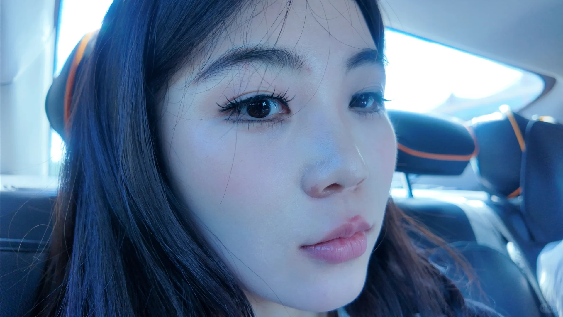 此女好媚
