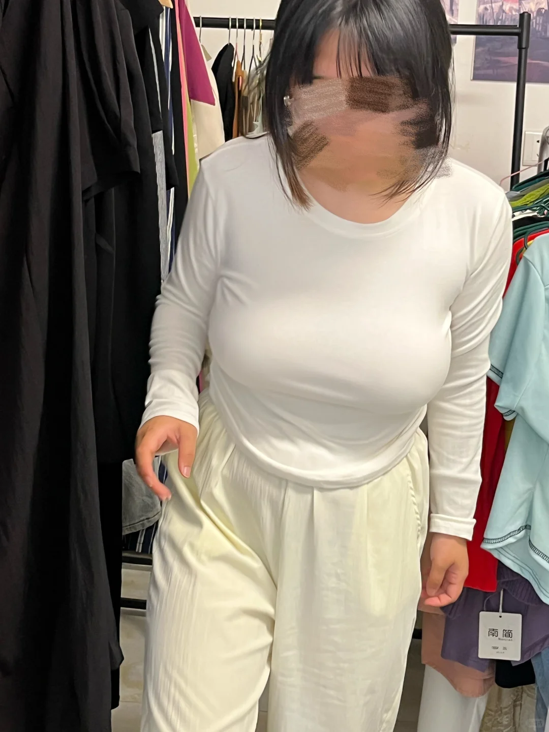 白色太显胖了….