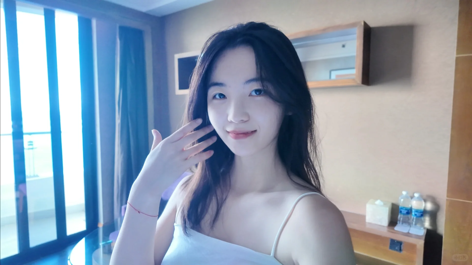 此女好媚