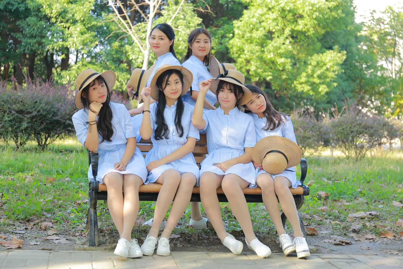 医科大学美女团拍摄穿丝袜