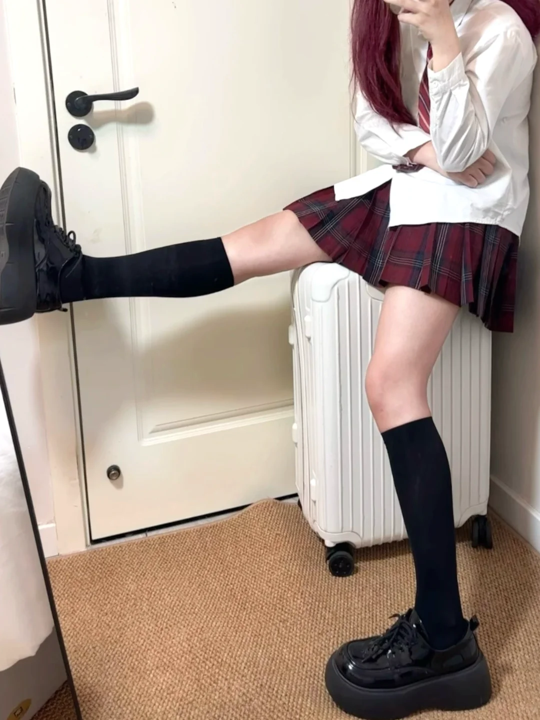 极限二选一！搭配黑袜子还是白袜子？