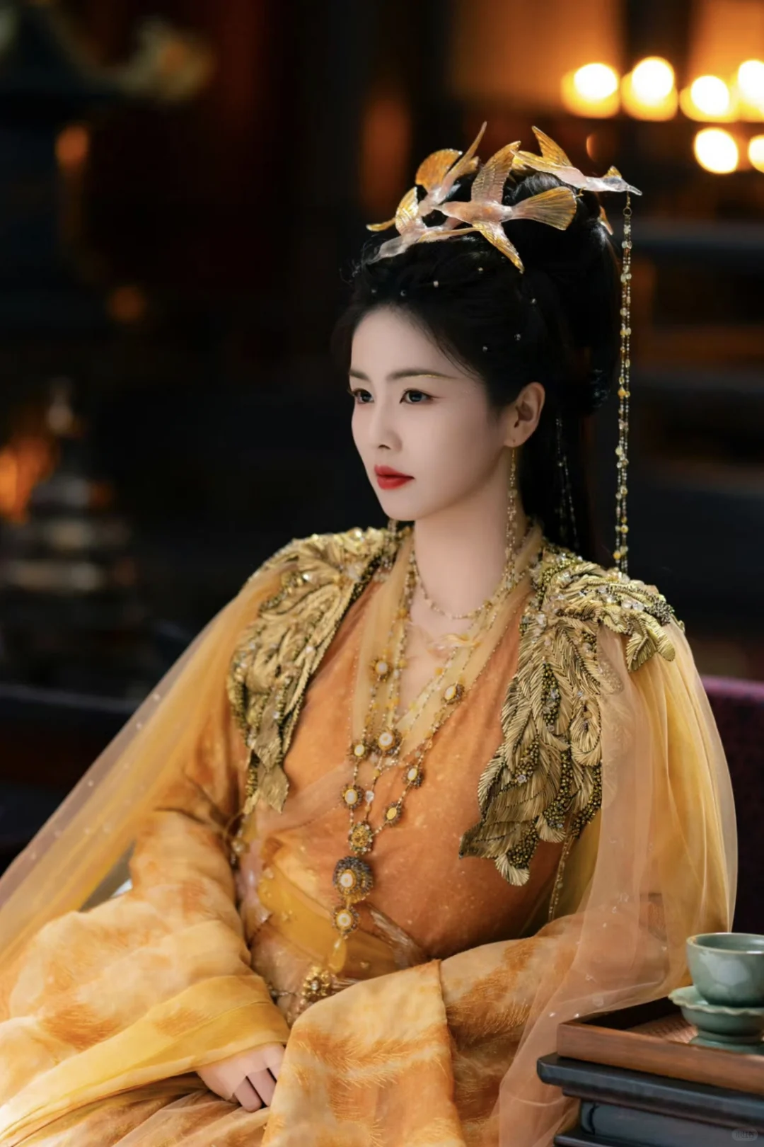 李青月/花如月金色纱裙妆造