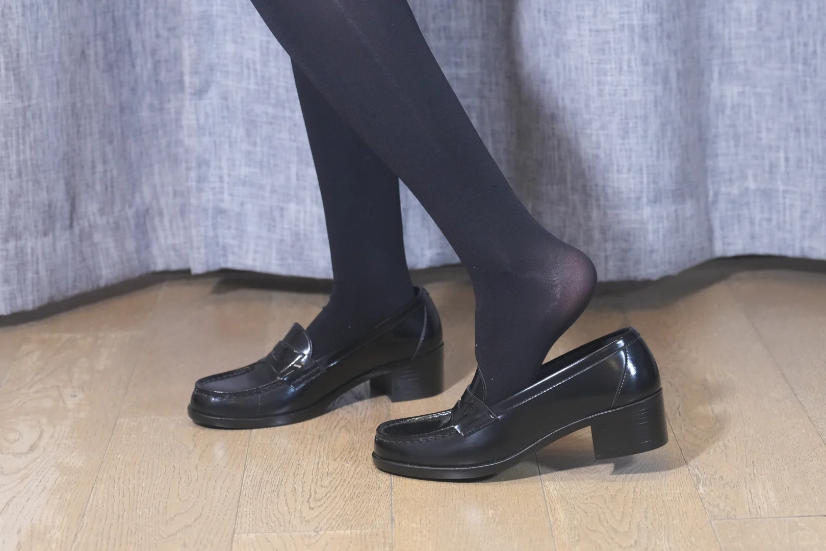 「一些库存」制服鞋+及膝袜