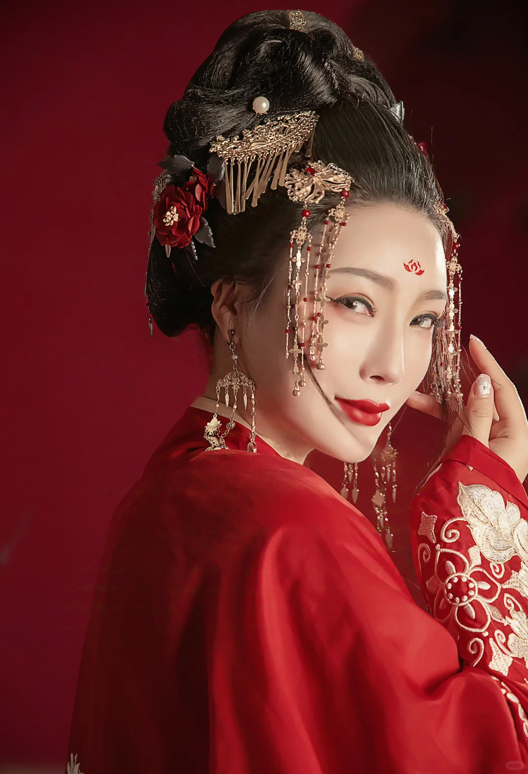 王李丹妮古装红衣写真