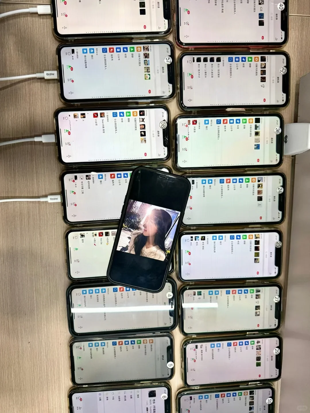 听说小红书找人很快。