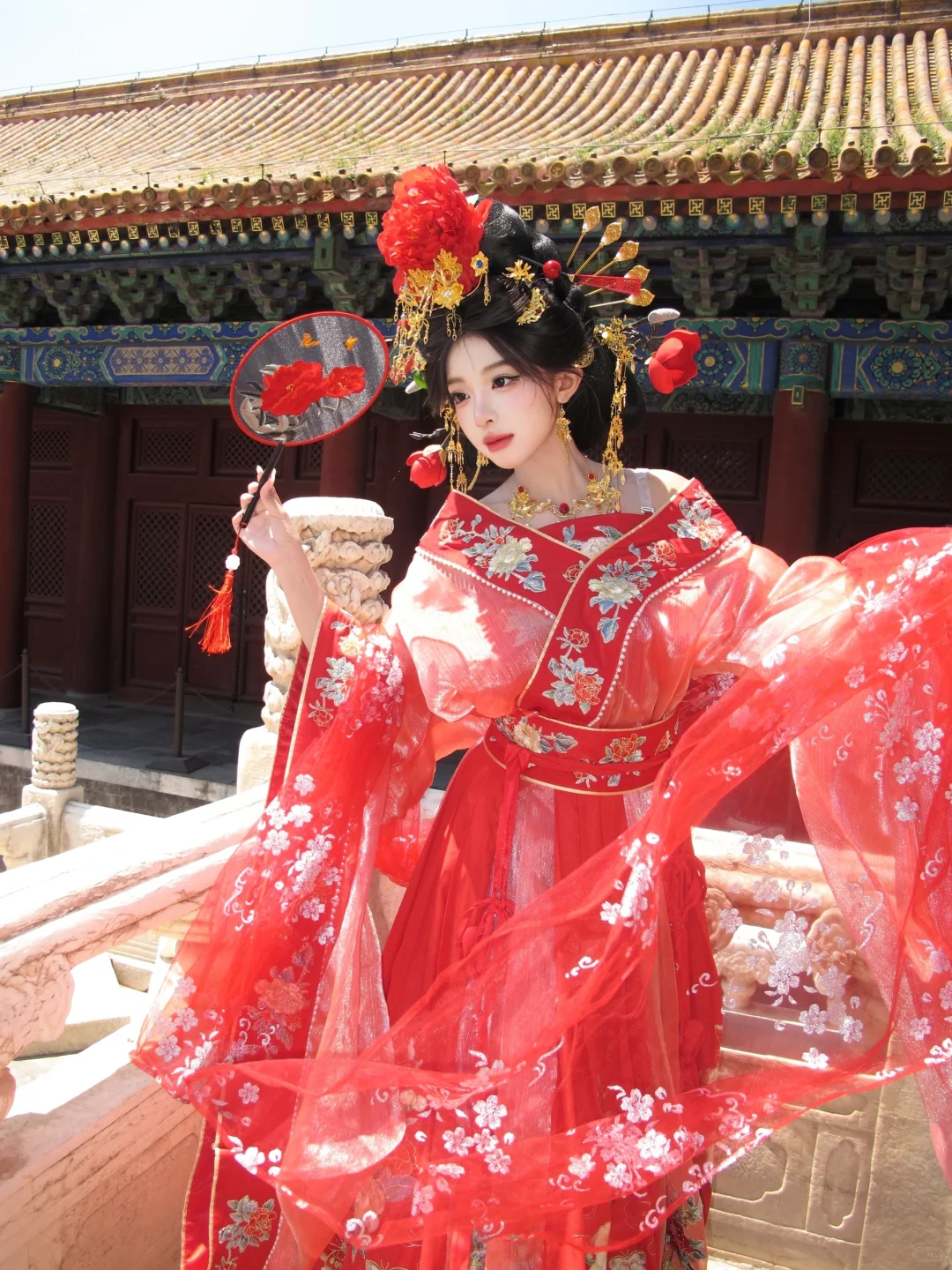 谁懂啊 红衣汉服真的很有美强惨女儿的感觉
