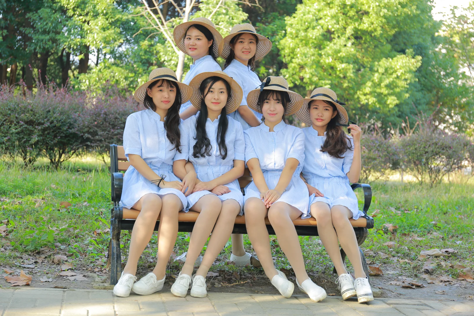医科大学美女团拍摄穿丝袜