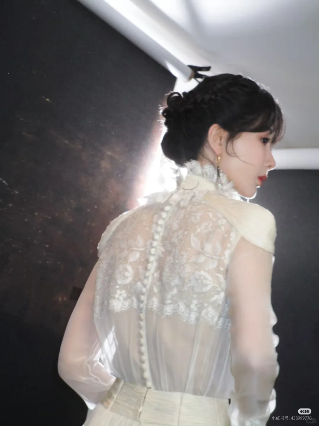 杨紫 沪上花开 偶遇娇艳牡丹！