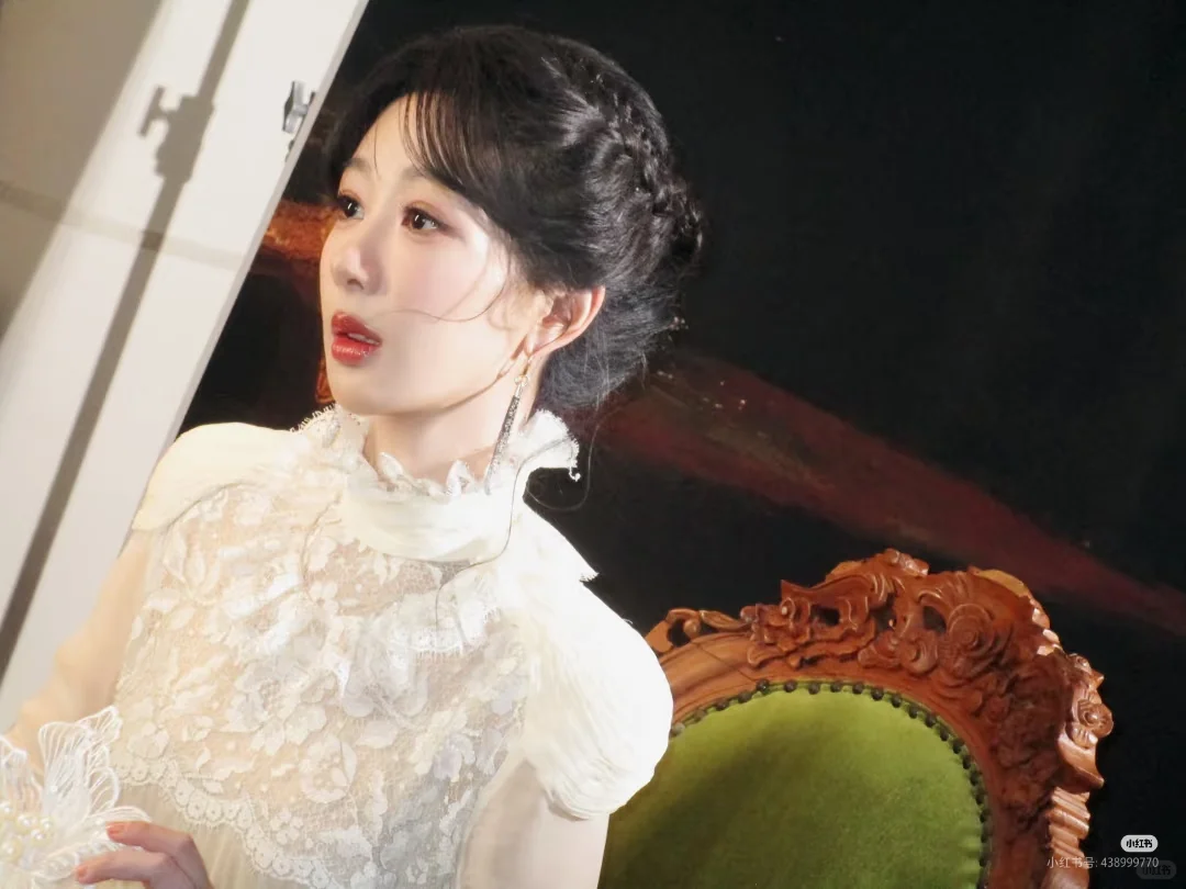 杨紫 沪上花开 偶遇娇艳牡丹！