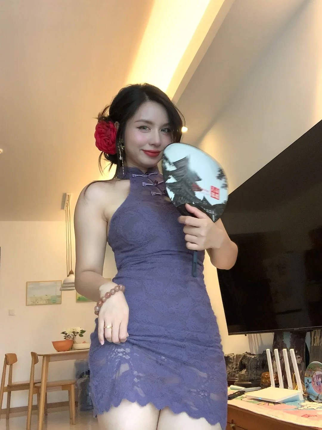 少妇保持身材的秘诀 就是不吃坏男人的饼