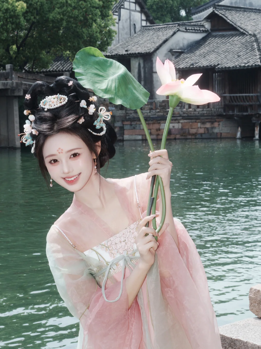 乌镇荷花汉服写真｜我愿称之为天花板级别😍