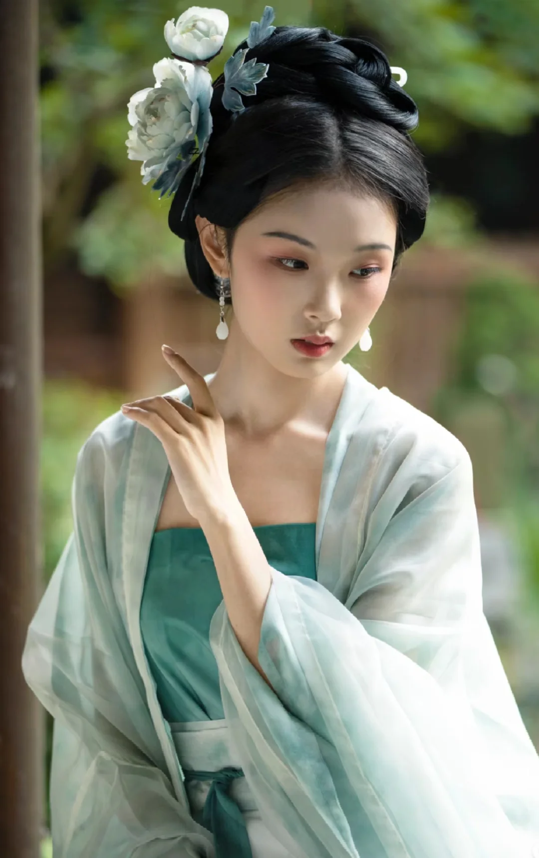 宋制汉服拍照姿势分享 | 万能兰花指