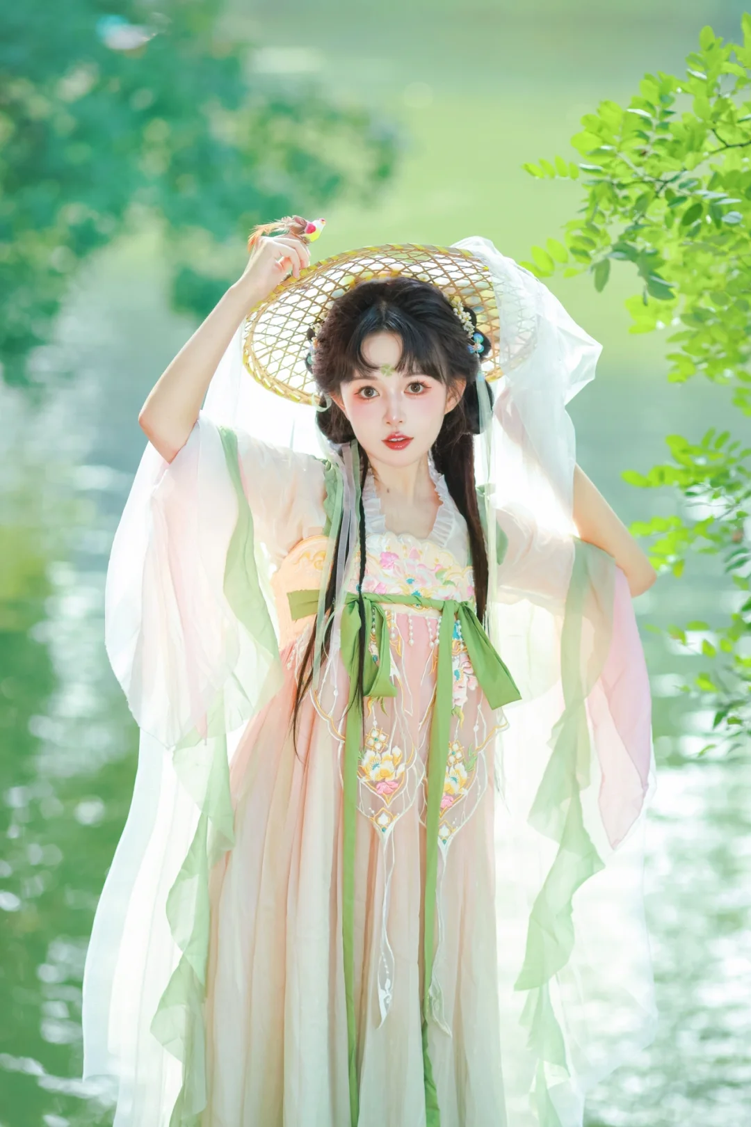 小姐，你怎么又偷跑出来啦！