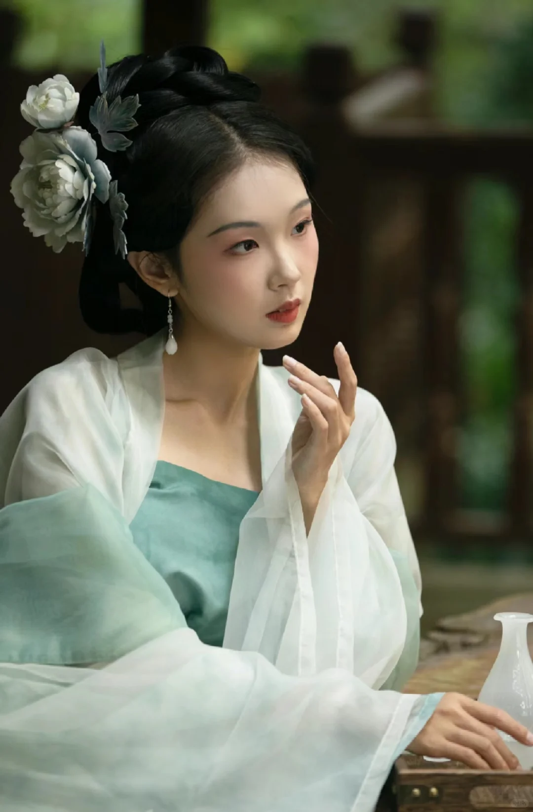 宋制汉服拍照姿势分享 | 万能兰花指