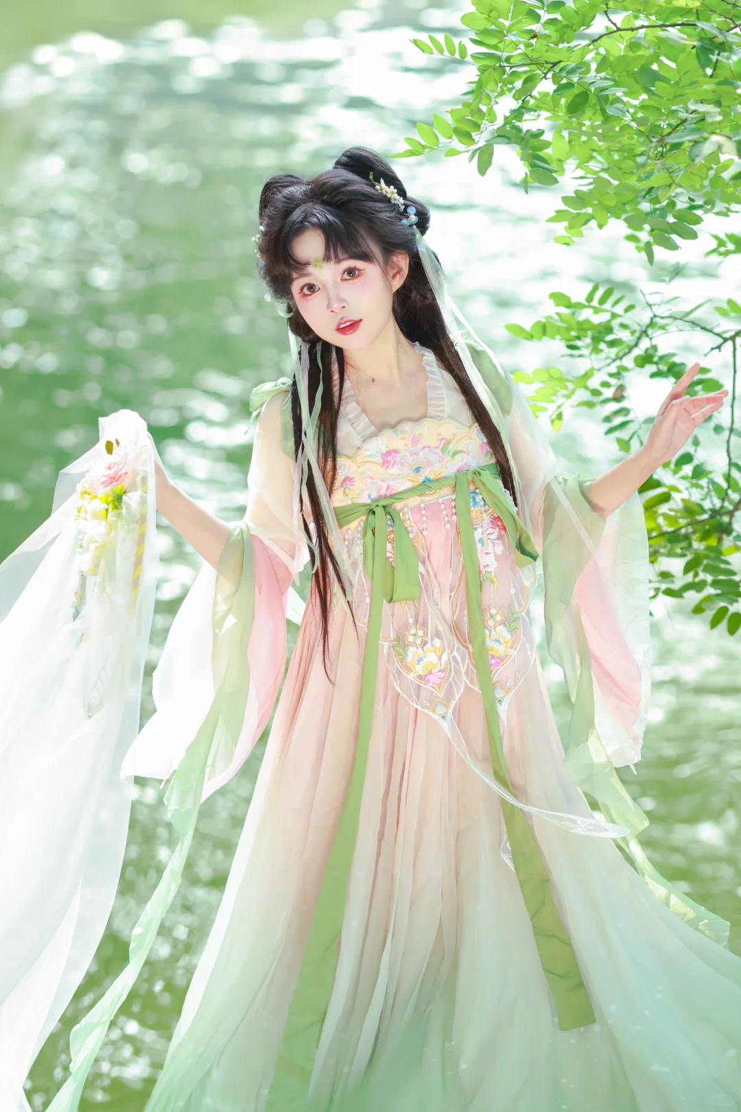 小姐，你怎么又偷跑出来啦！