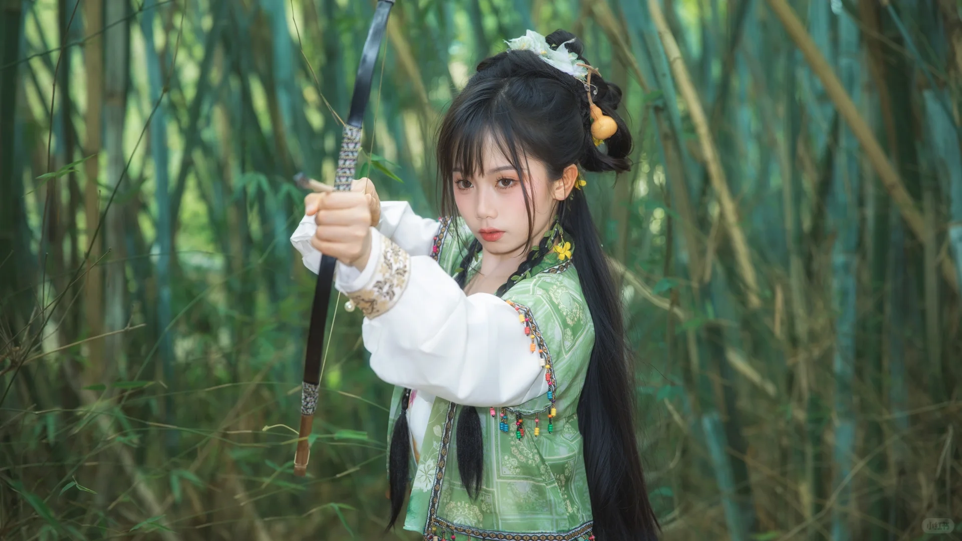“师兄，刀剑无眼 小心喽”
