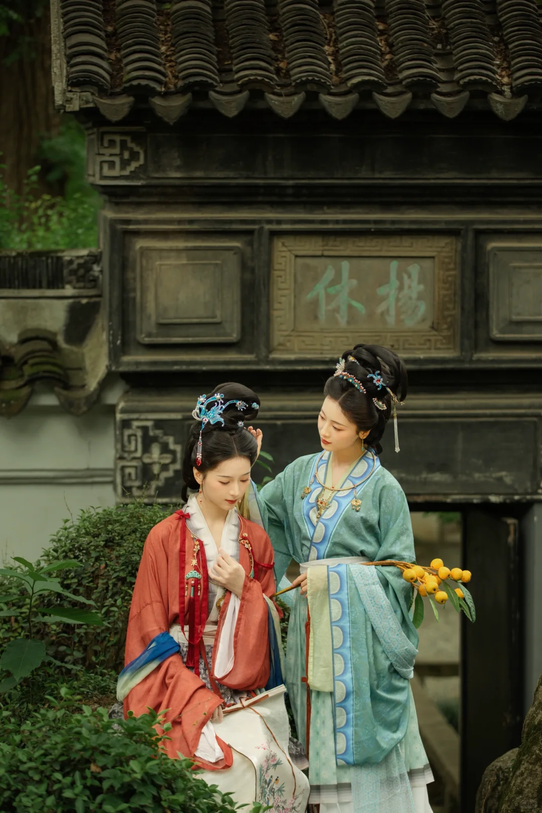 如梦令•休雨，休雨，明日榴花端午…