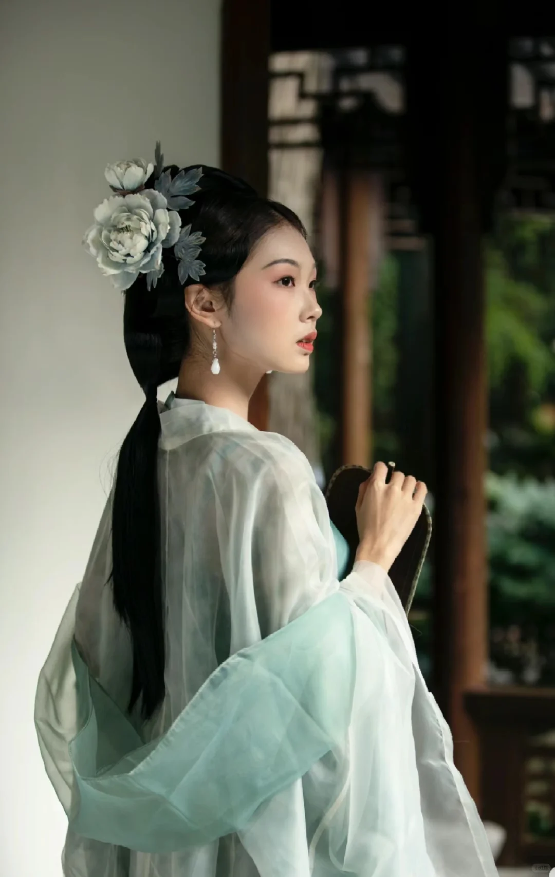 宋制汉服拍照姿势分享 | 万能兰花指