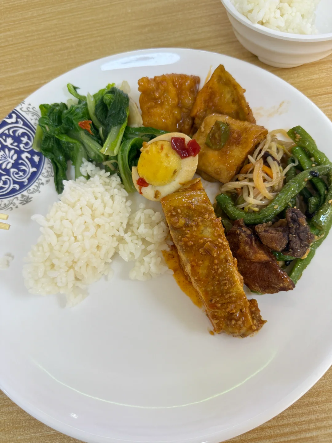 167/98斤女大生活化减肥的一天