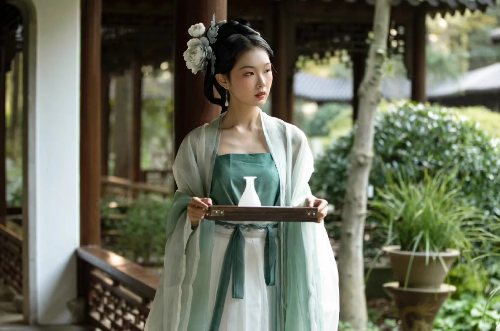 宋制汉服拍照姿势分享 | 万能兰花指