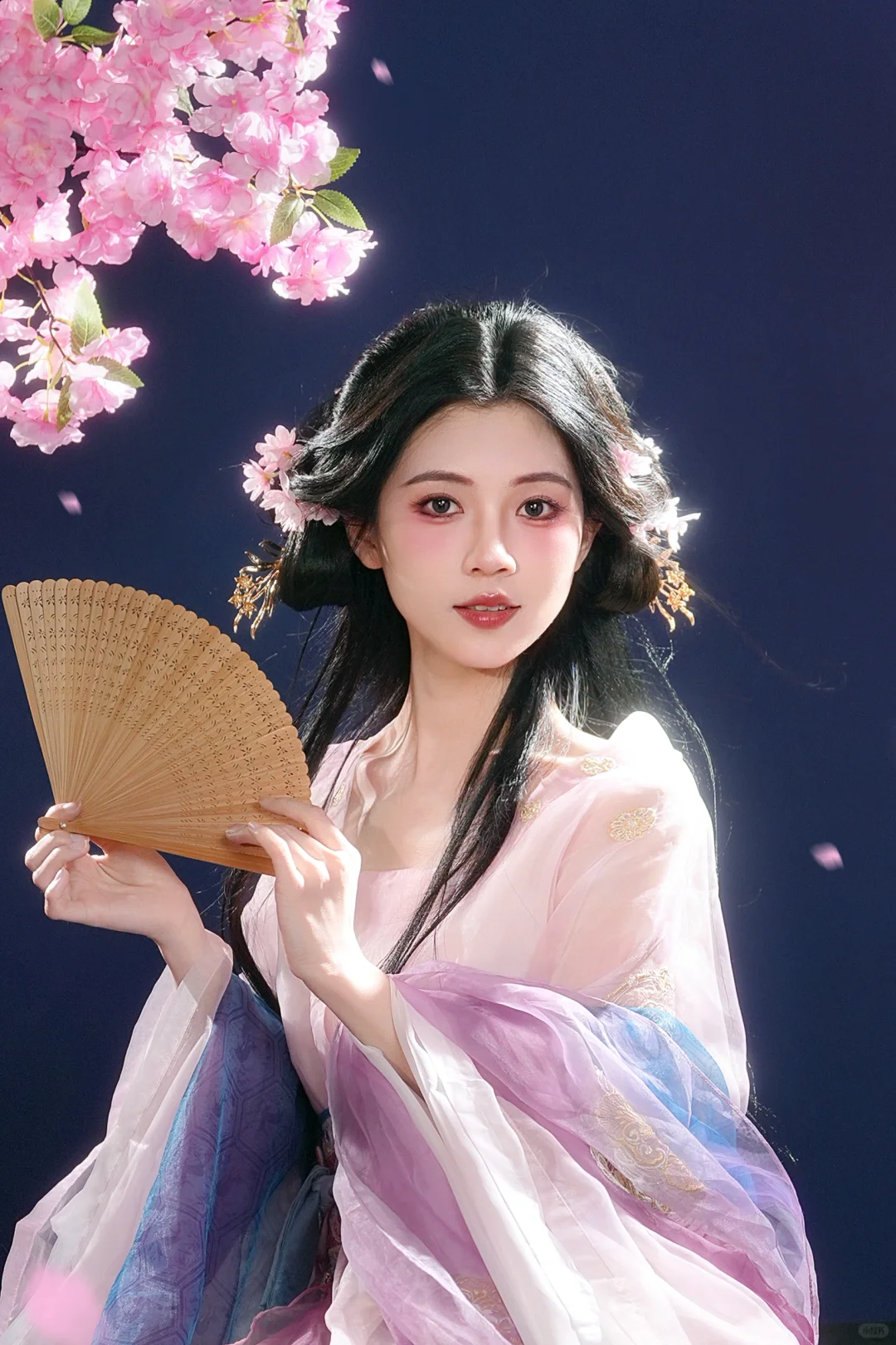 见过花开就好 何必在乎花属于谁🌸樱花汉服