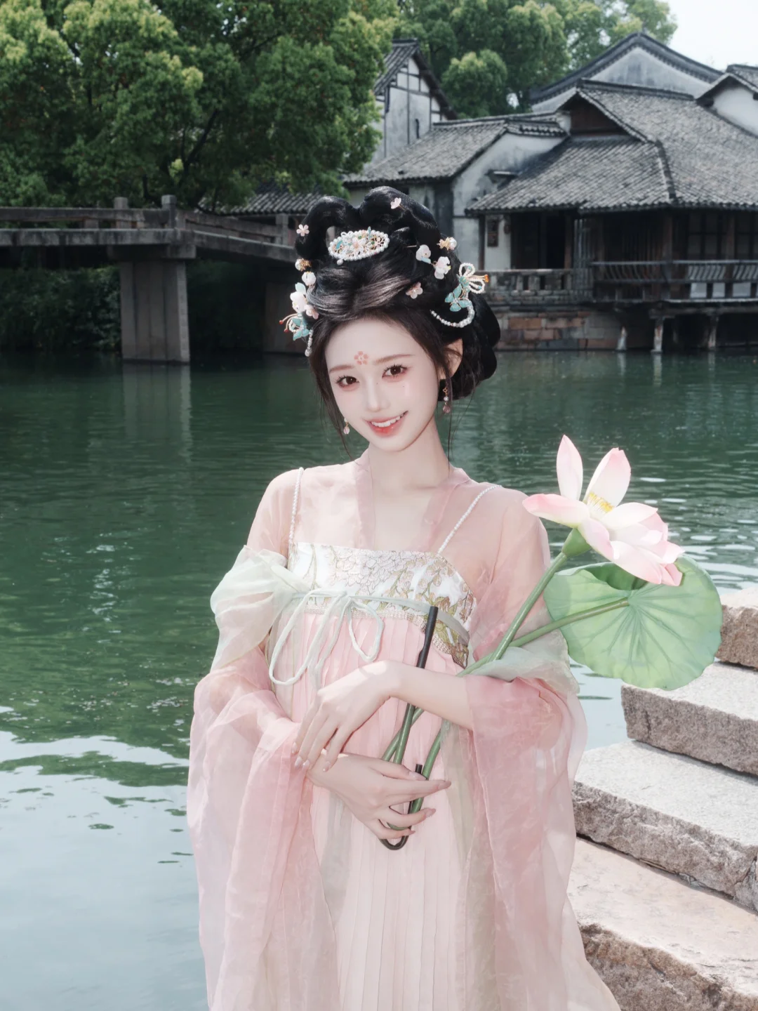 乌镇荷花汉服写真｜我愿称之为天花板级别😍