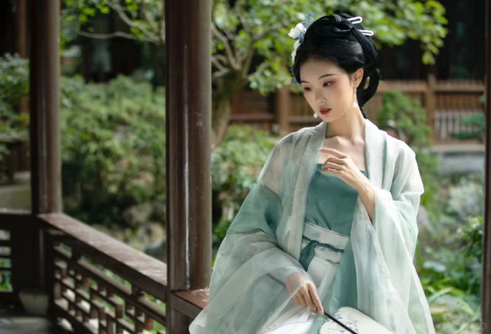宋制汉服拍照姿势分享 | 万能兰花指