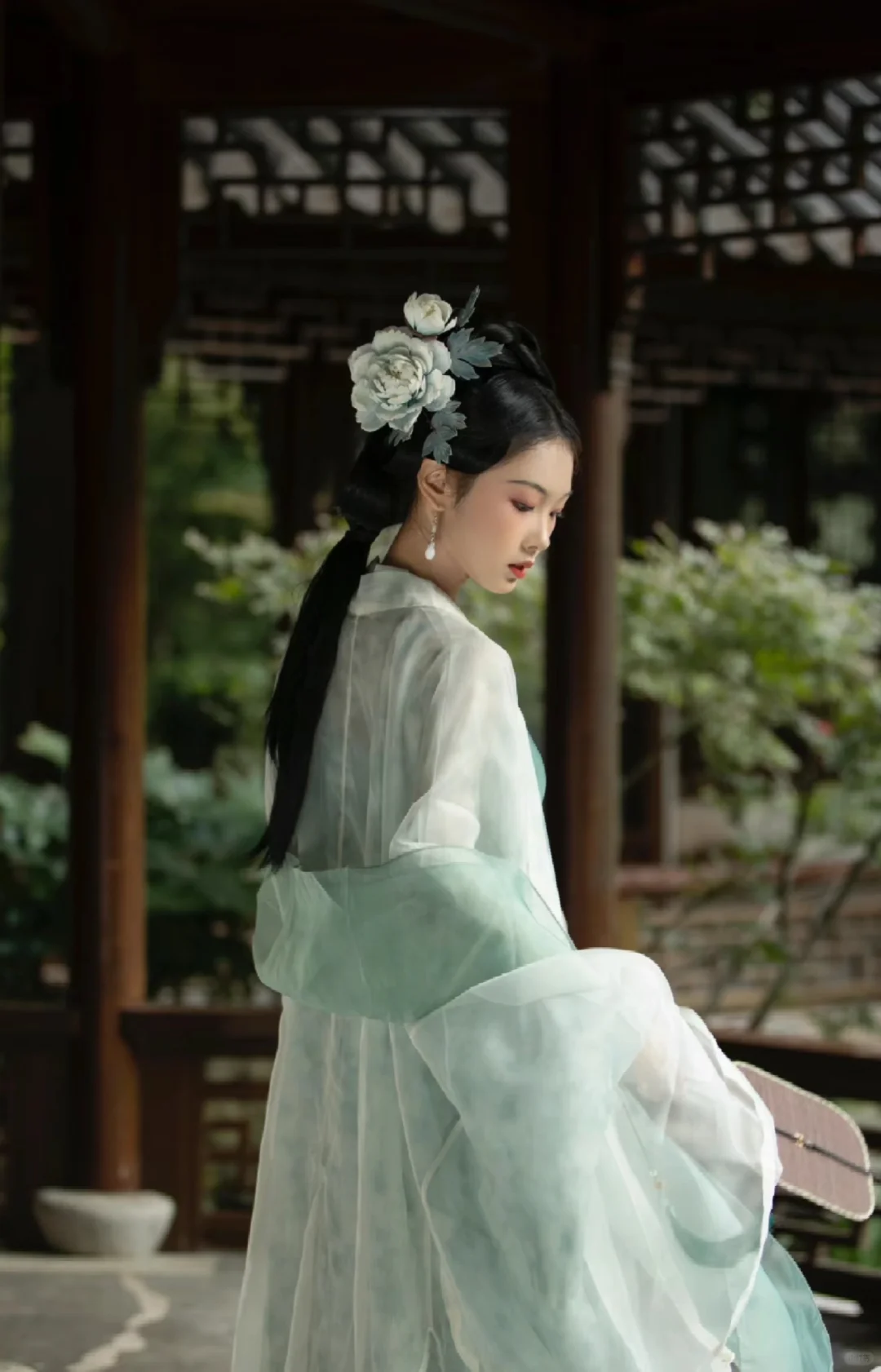 宋制汉服拍照姿势分享 | 万能兰花指