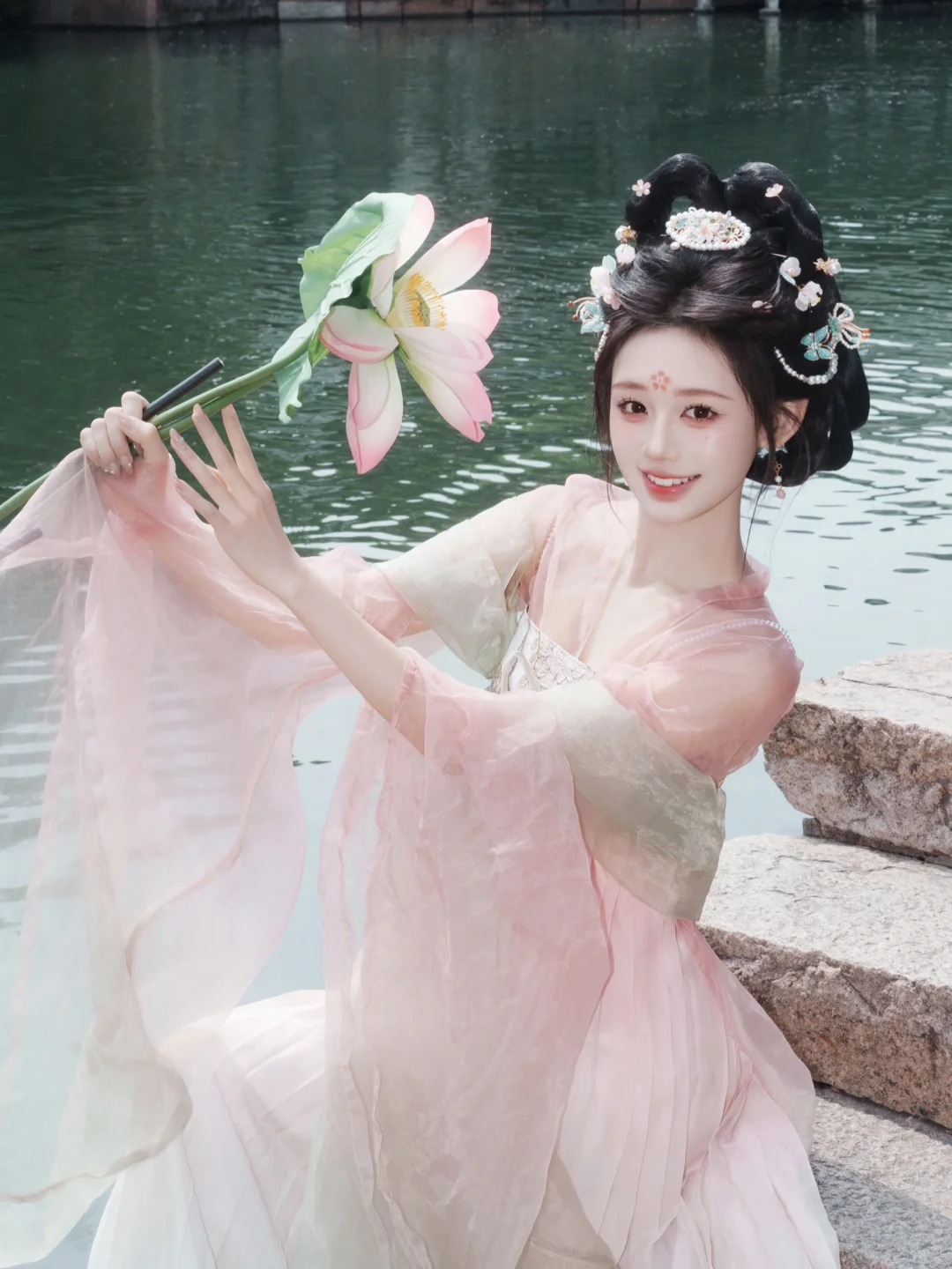 乌镇荷花汉服写真｜我愿称之为天花板级别😍