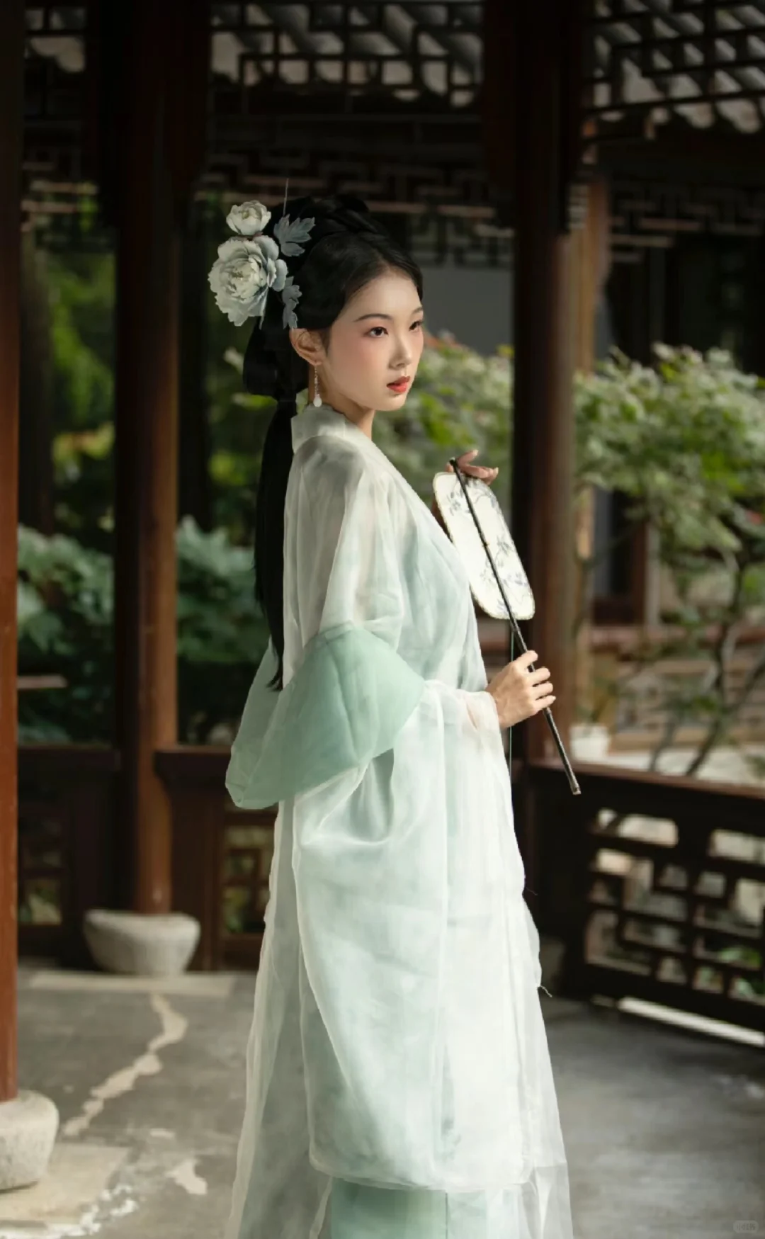 宋制汉服拍照姿势分享 | 万能兰花指